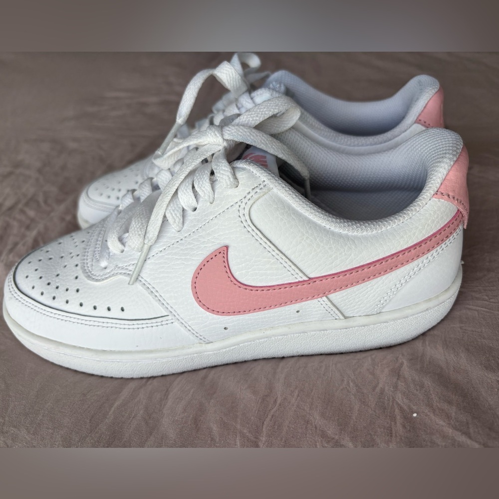 Nike Women’s Size 7 Pink and White